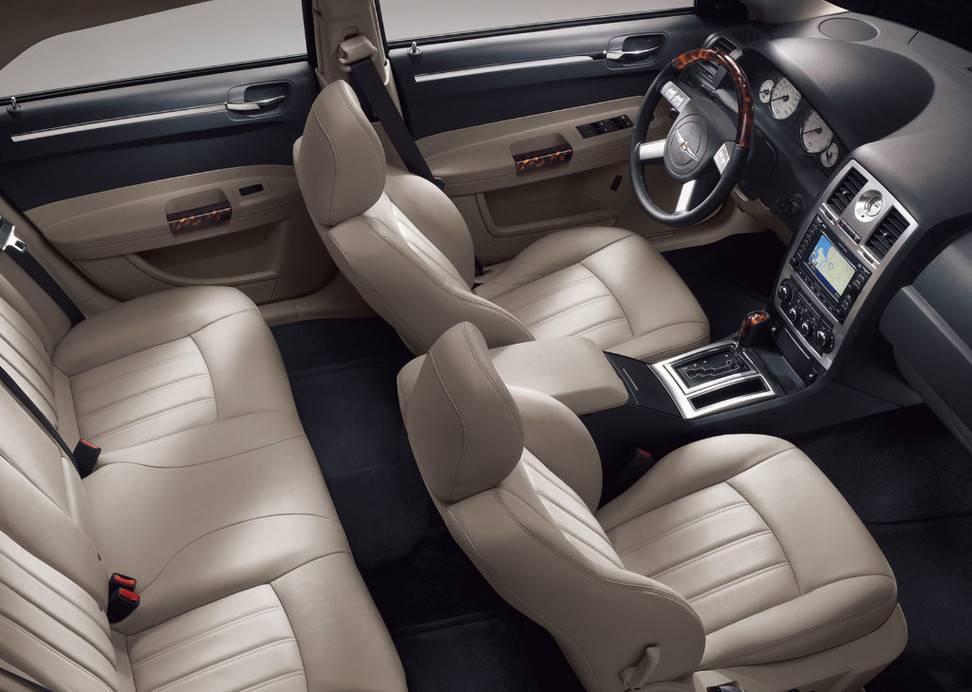 CHRYSLER — 300 C седан  