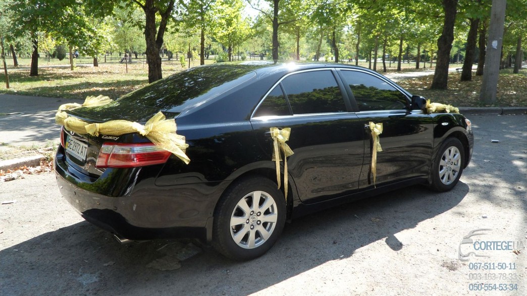Toyota Camry черная 