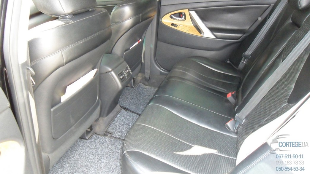 Toyota Camry черная 