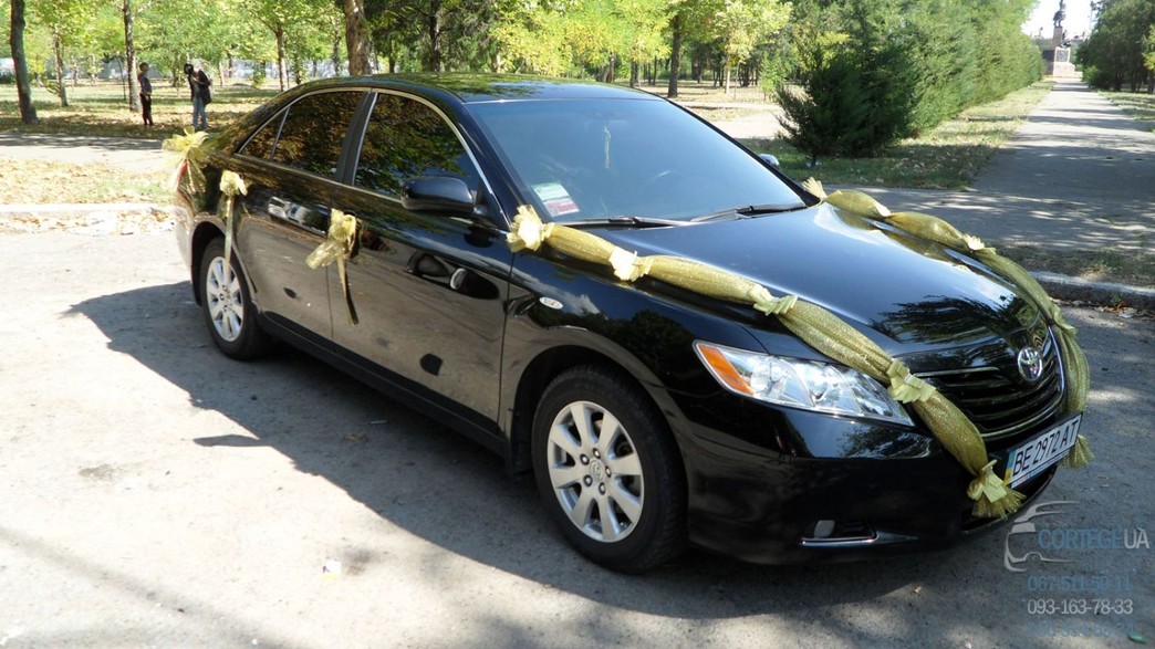 Toyota Camry черная 