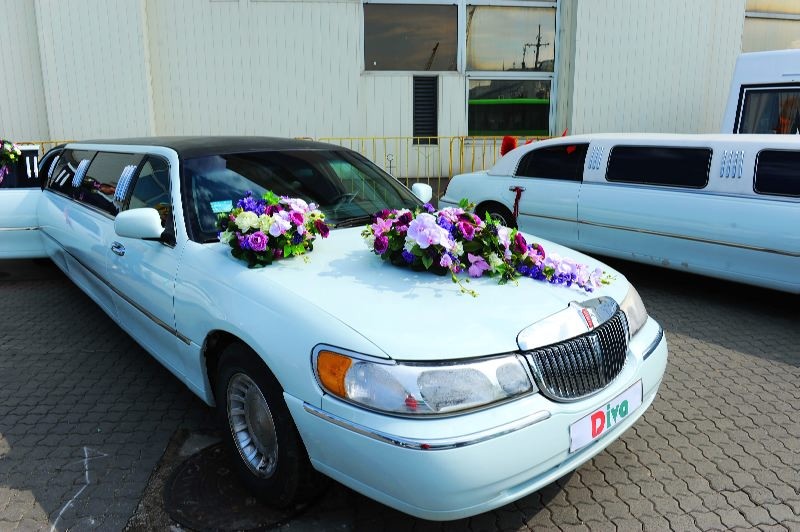 Прокат лимузинов LINCOLN в Одессе 