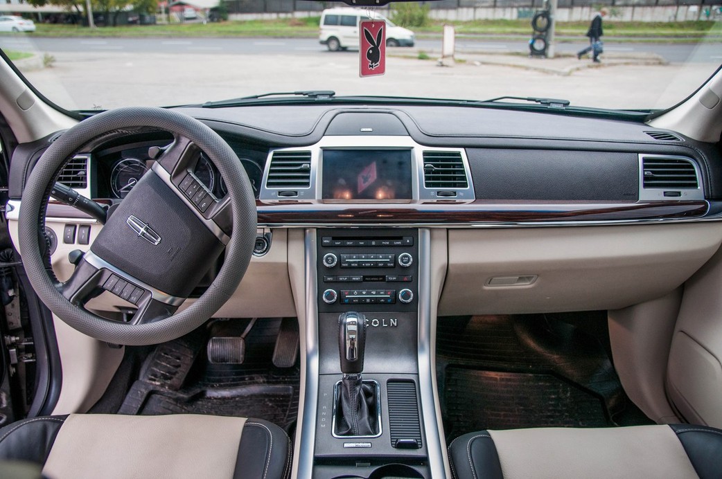Lincoln MKS 