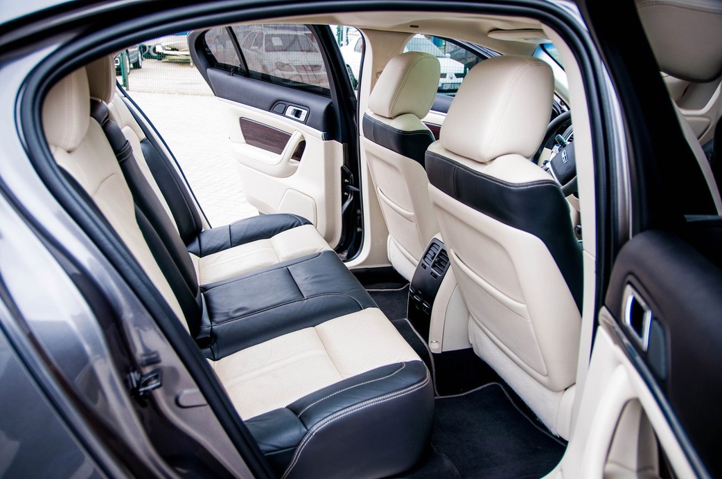 Lincoln MKS 