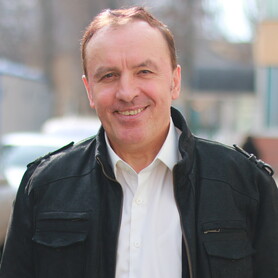 Ведучий Михаил Кириченко