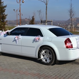 Седан Chrysler 300 C - авто на весілля у Чернігові - портфоліо 2