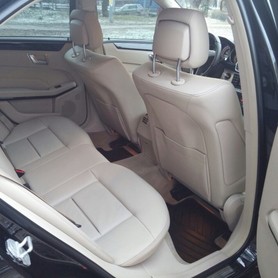 Mercedes E250 - авто на весілля у Чернігові - портфоліо 5