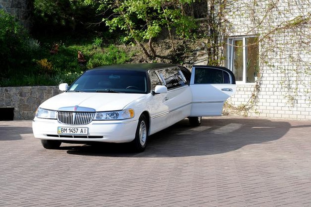 Лимузин Lincoln Town Car 