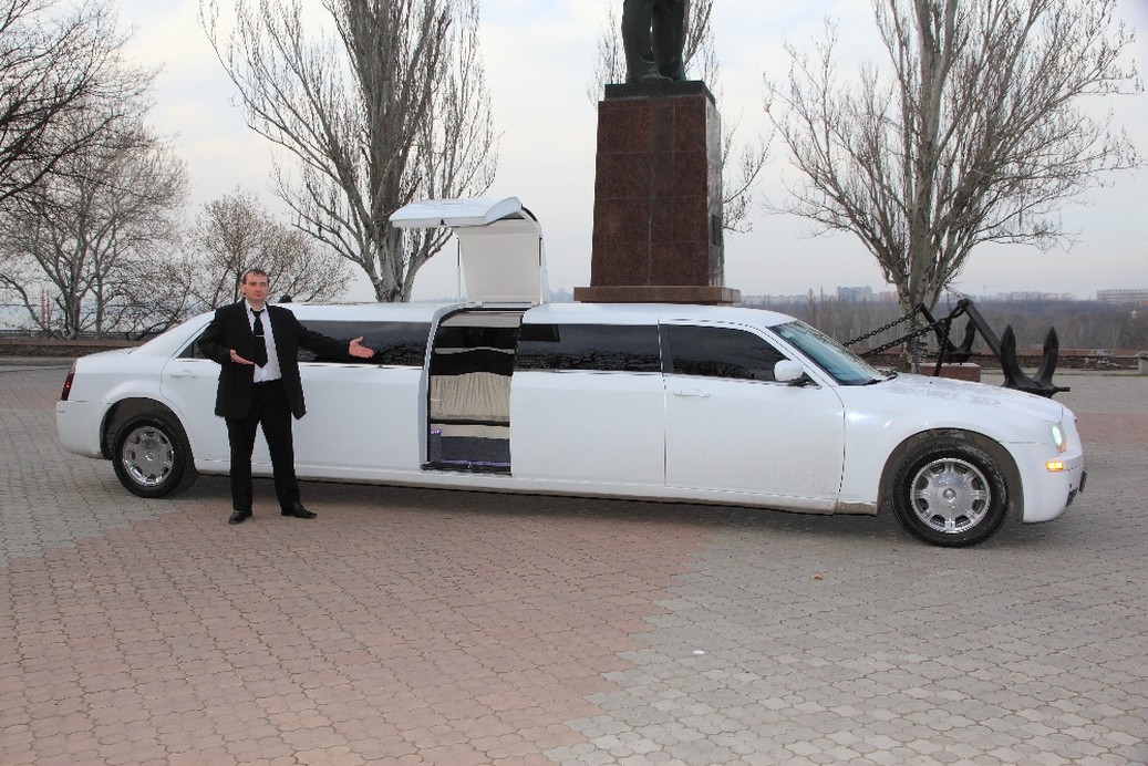 Лимузин Chrysler Bentley Style  