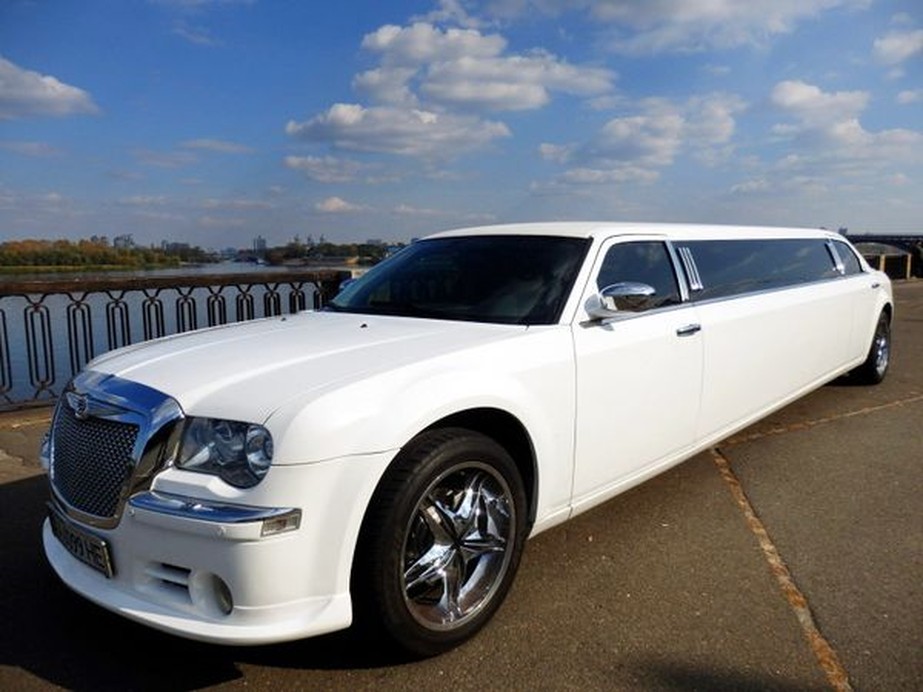 Лимузин Chrysler Bentley Style  