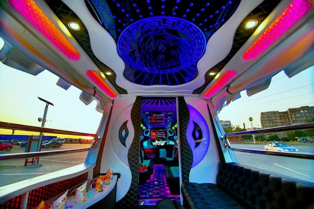 Mega Hummer H2 