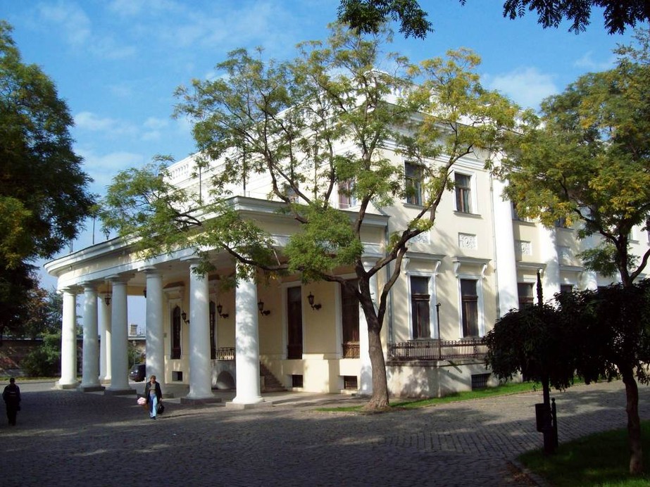 Приморский бульвар 